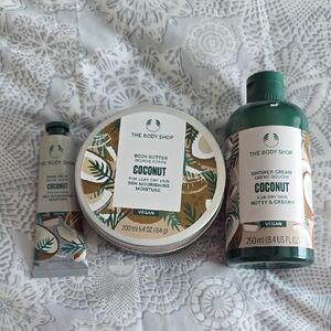 The Body Shop Coconut Moisture Trio - Green and White